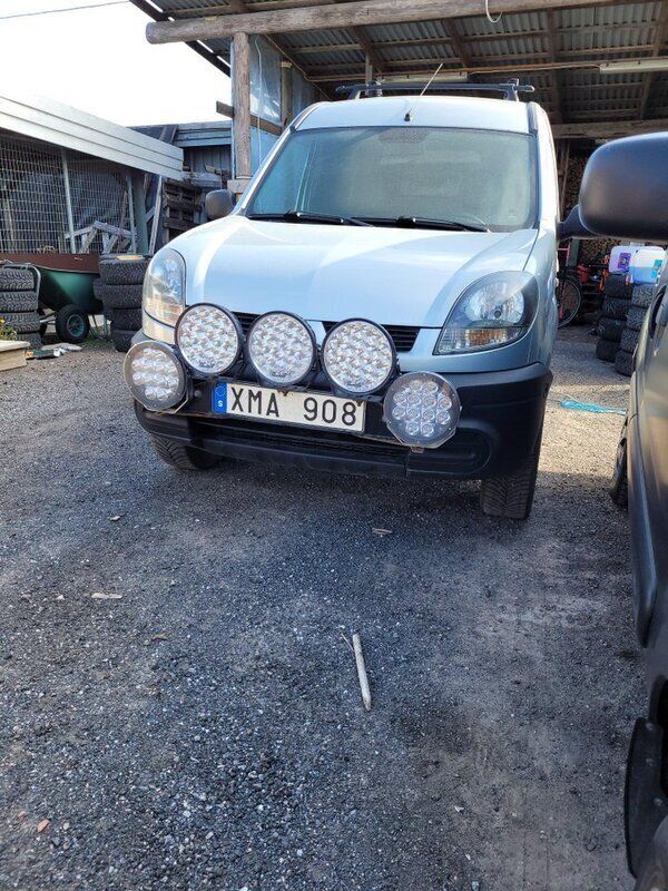 Grå Begagnad 2004 Renault Kangoo Minibuss | 49 999 kr (Marknadspris) - Bild 1/4