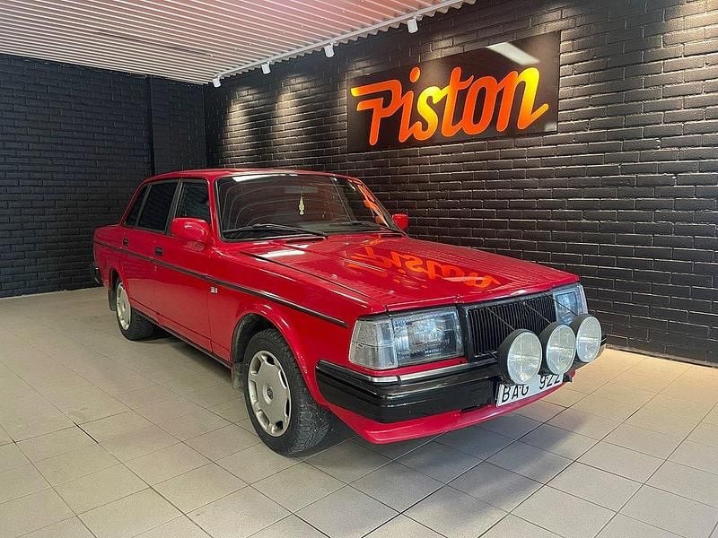 Röd Begagnad 1989 Volvo 240 Sedan | 63 000 kr - Bild 1/4