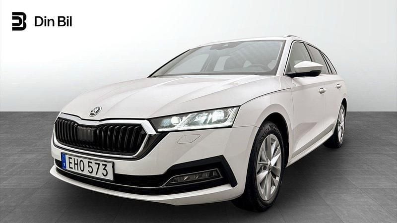Vit Begagnad 2023 Skoda Octavia Style Kombi | 312 900 kr (Marknadspris) - Bild 1/4