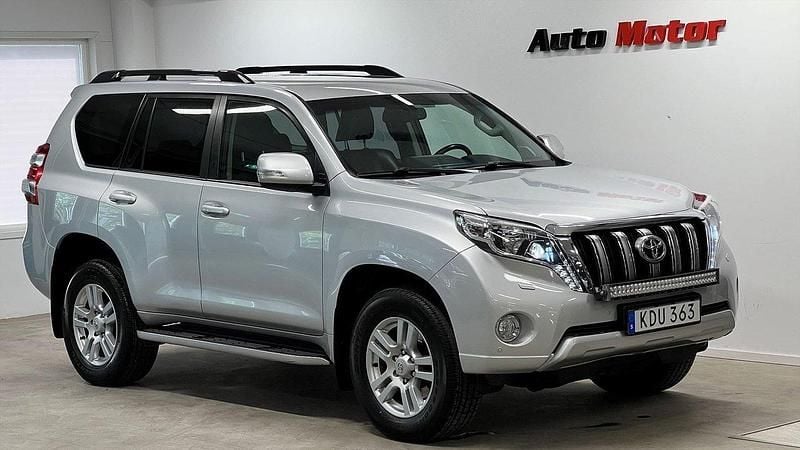 Silver Begagnad 2015 Toyota Land Cruiser SUV | 369 900 kr (Marknadspris) - Bild 1/3