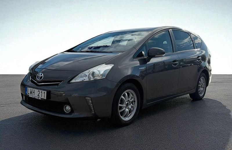 Mörkgrå (gråmetallic) Begagnad 2013 Toyota Prius+ Minibuss | 119 000 kr (Superpris) - Bild 1/4