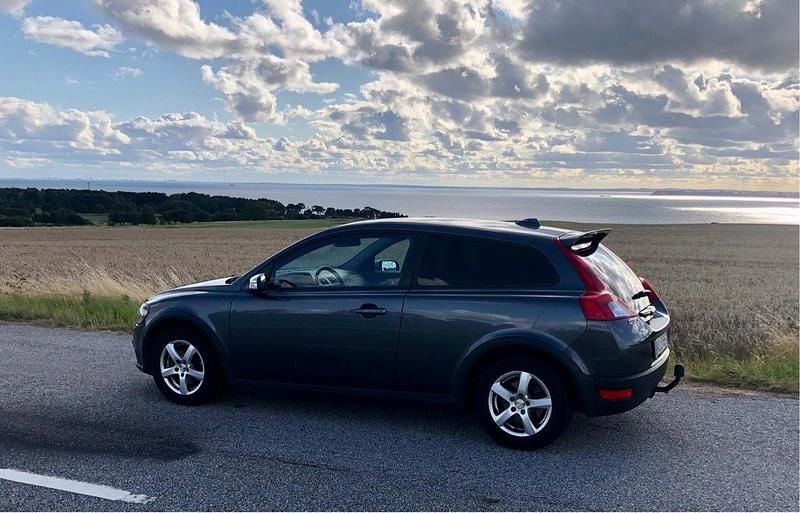 Grå Begagnad 2008 Volvo C30 Halvkombi | 30 900 kr (Marknadspris) - Bild 1/4