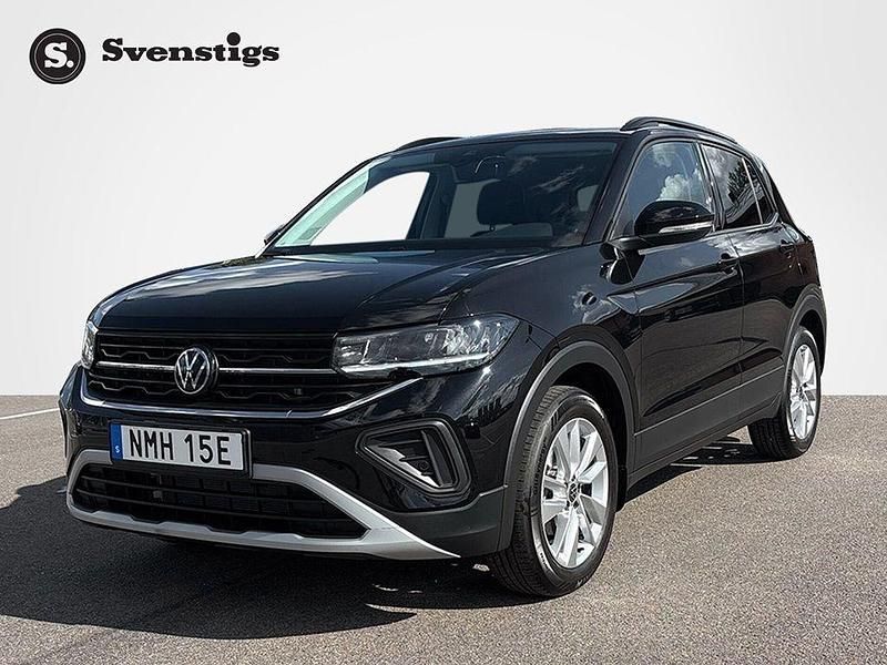 Svart (deep black pearl) Ny 2025 VW T-Cross Life SUV | 269 000 kr (Bra pris) - Bild 1/4