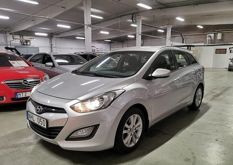 Begagnad Hyundai i30 135 HK (99 kW) 2013 Silver Kombi