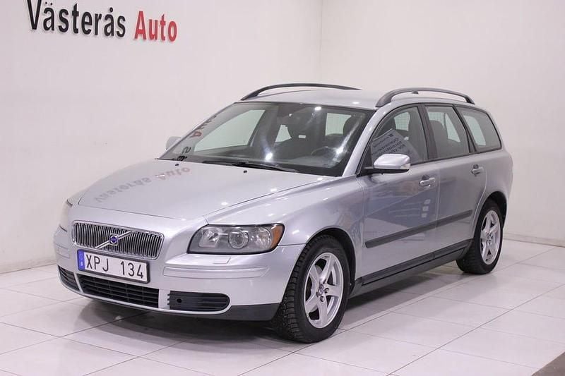 Silver Begagnad 2006 Volvo V50 Kombi | 24 000 kr (Marknadspris) - Bild 1/4