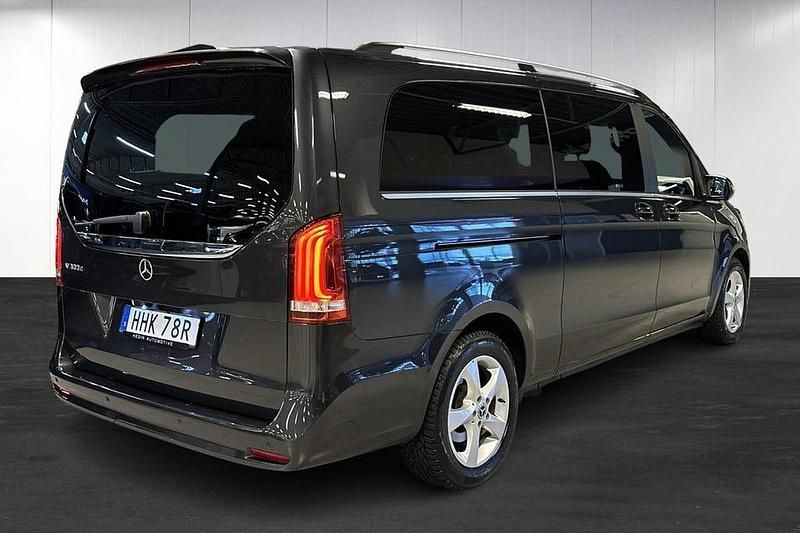 Begagnad Mercedes V300 Avantgarde 237 HK (174 kW) 2023 Grå Minibuss