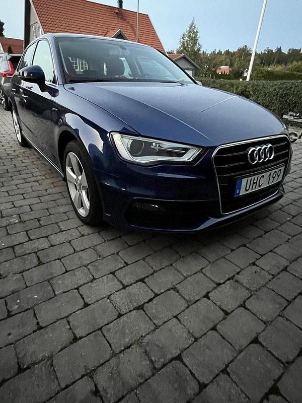 Blå Begagnad 2014 Audi A3 Sportback e-tron Sedan | 115 000 kr (Bra pris) - Bild 1/4