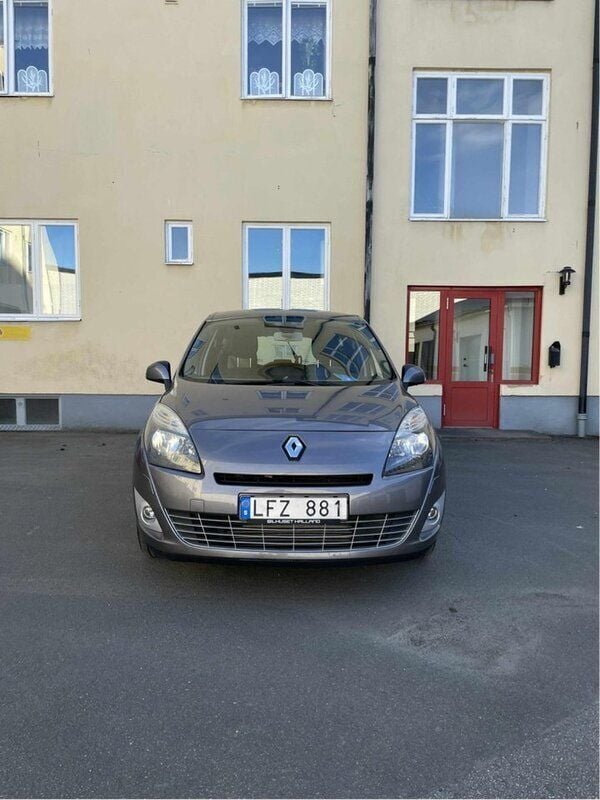 Grå Begagnad 2011 Renault Grand Scénic III Minibuss | 40 000 kr (Bra pris) - Bild 1/4