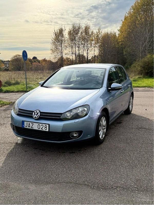 Blå Begagnad 2010 VW Golf Halvkombi | 48 000 kr (Bra pris) - Bild 1/4