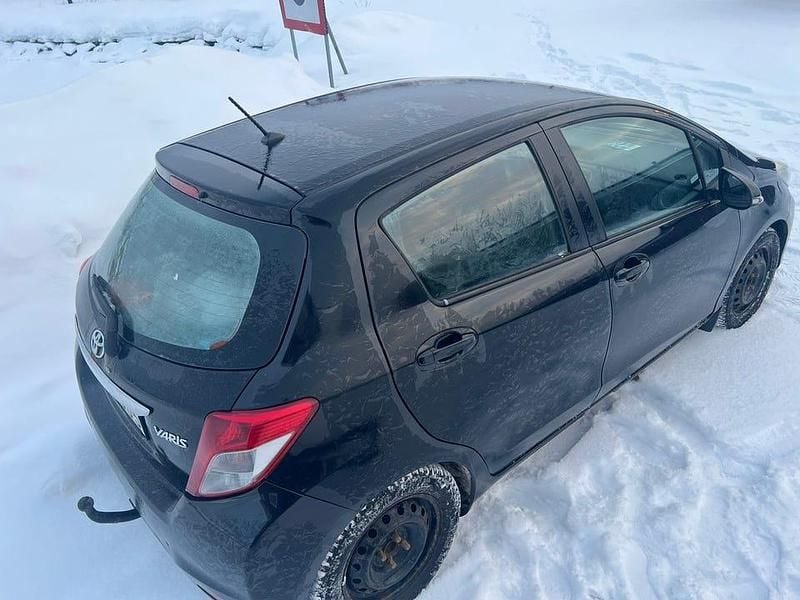 Begagnad Toyota Yaris 90 HK (66 kW) 2012 Halvkombi