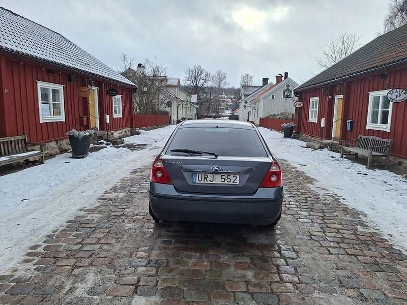 Begagnad Ford Mondeo 145 HK (106 kW) 2004 Halvkombi