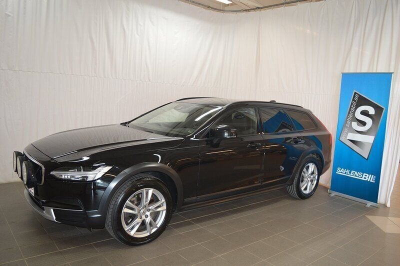 Svart Begagnad 2017 Volvo V90 CC Kinetic Kombi | 259 000 kr (Marknadspris) - Bild 1/4