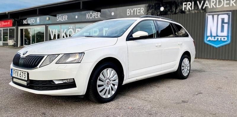 Vit Begagnad 2019 Skoda Octavia Kombi | 118 900 kr (Bra pris) - Bild 1/4