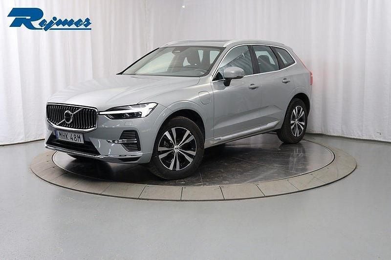 Grå (vapour grey metallic) Begagnad 2024 Volvo XC60 Core SUV | 509 900 kr (Marknadspris) - Bild 1/4