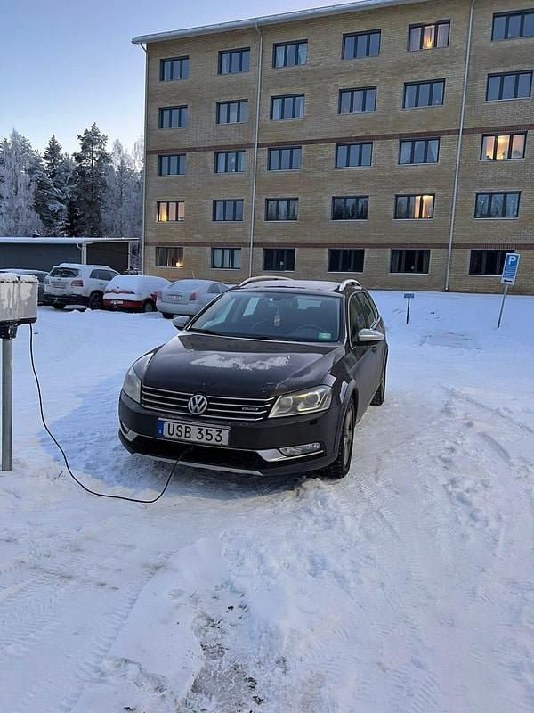 Black oak brown Begagnad 2013 VW Passat Kombi | 67 000 kr (Bra pris) - Bild 1/4