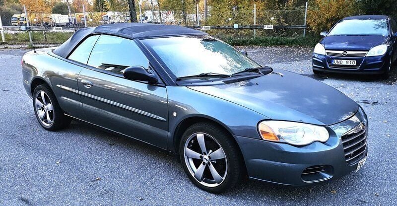 Ljusgrön (grön) Begagnad 2006 Chrysler Sebring Cabriolet Cab | 59 900 kr (Marknadspris) - Bild 1/4
