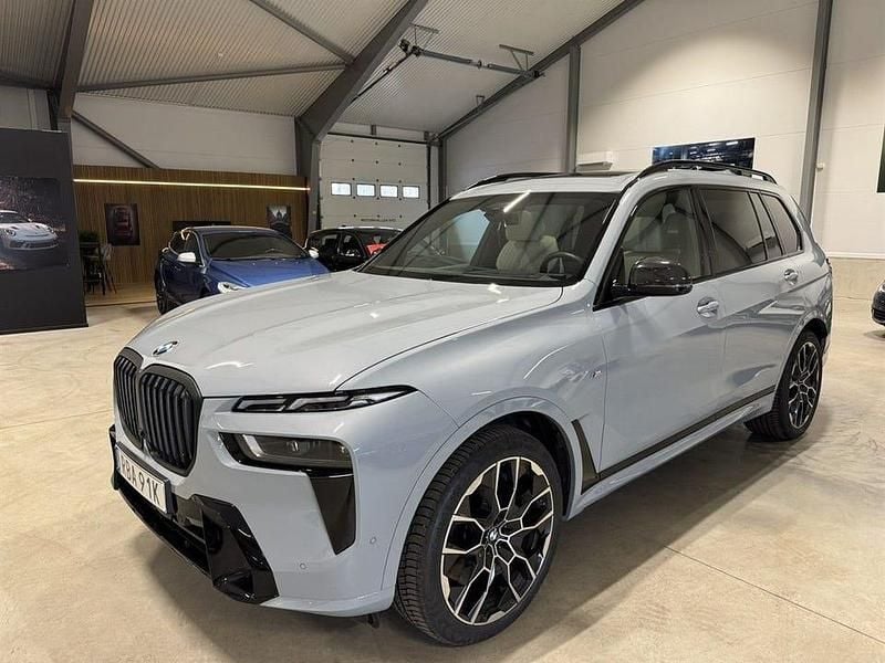 Grå Begagnad 2024 BMW X7 M Sport SUV | 1 125 000 kr (Superpris) - Bild 1/4