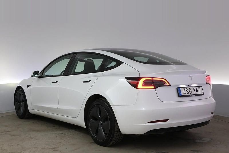 Begagnad Tesla Model 3 Standard Range 235 kW (320 HK) 2022 Vit Sedan