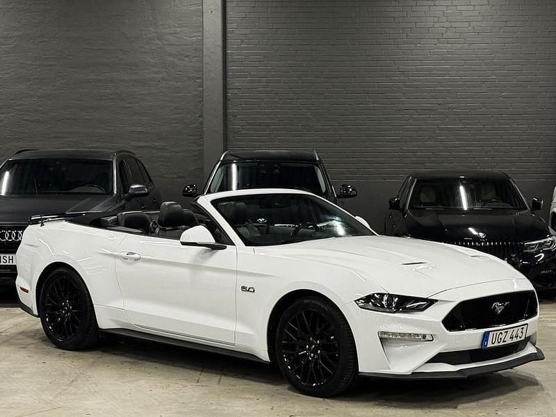 Vit Begagnad 2018 Ford Mustang GT Convertible Cab | 469 900 kr (Marknadspris) - Bild 1/4