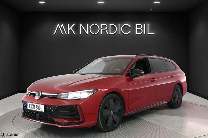 Röd Begagnad 2024 VW Passat R-line Kombi | 405 000 kr (Dyr) - Bild 1/4