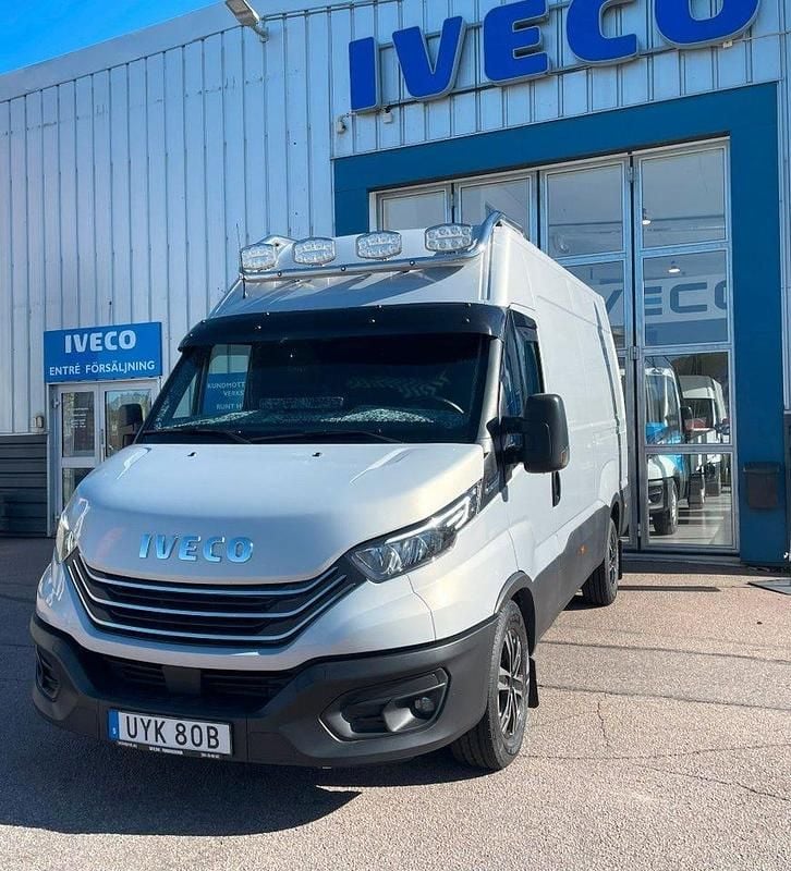 Vit Begagnad 2022 Iveco Daily Van | 298 750 kr (Marknadspris) - Bild 1/4