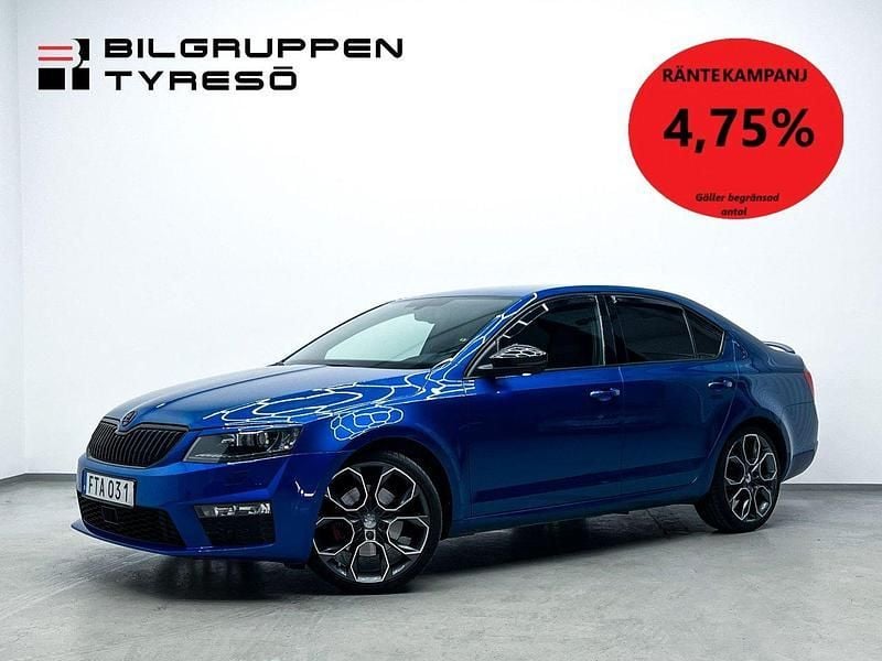 Blå Begagnad 2016 Skoda Octavia RS Halvkombi | 159 900 kr (Marknadspris) - Bild 1/4