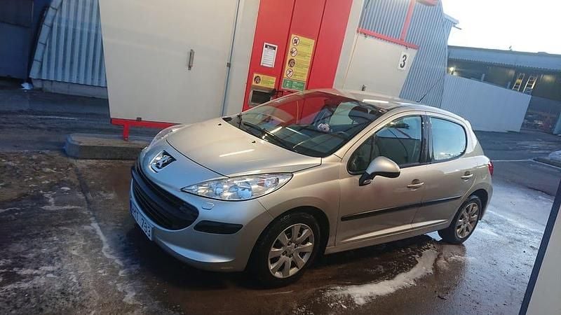 Grå metallic Begagnad 2009 Peugeot 207 | 28 500 kr (Marknadspris) - Bild 1/4