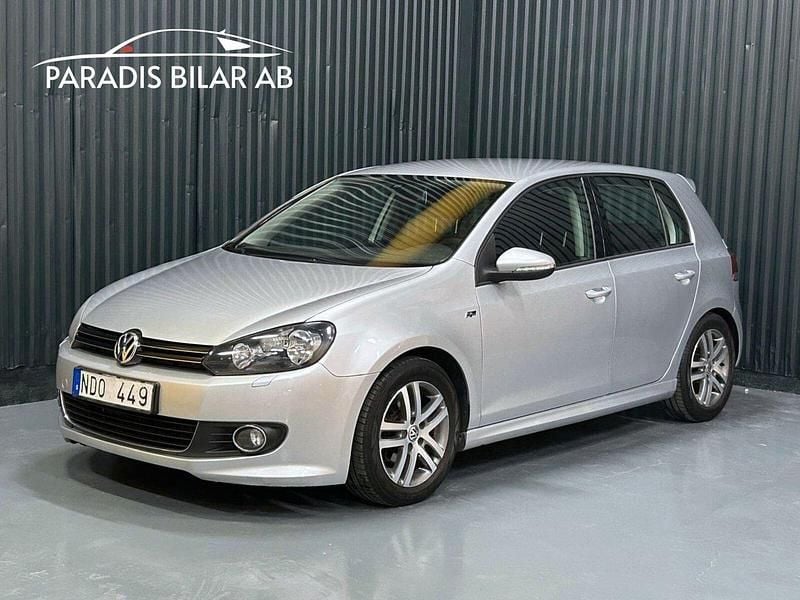 Silver Begagnad 2012 VW Golf VII Halvkombi | 69 900 kr (Marknadspris) - Bild 1/4