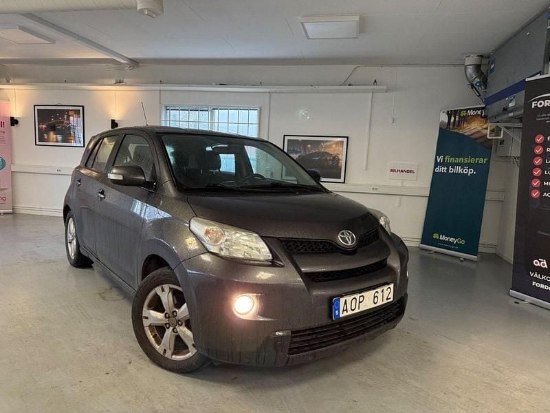 Mörkgrå Begagnad 2011 Toyota Urban Cruiser Halvkombi | 59 900 kr (Lite dyr) - Bild 1/4