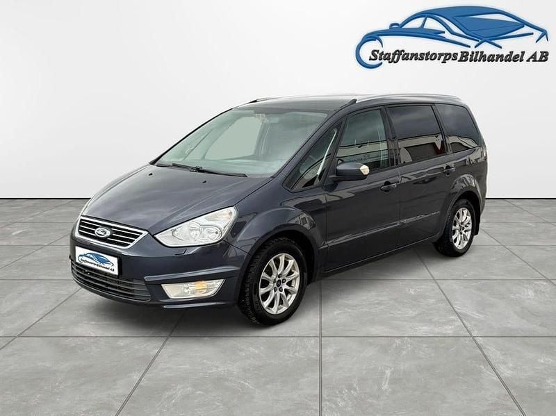 Grå Begagnad 2010 Ford Galaxy Trend Minibuss | 49 900 kr (Marknadspris) - Bild 1/4
