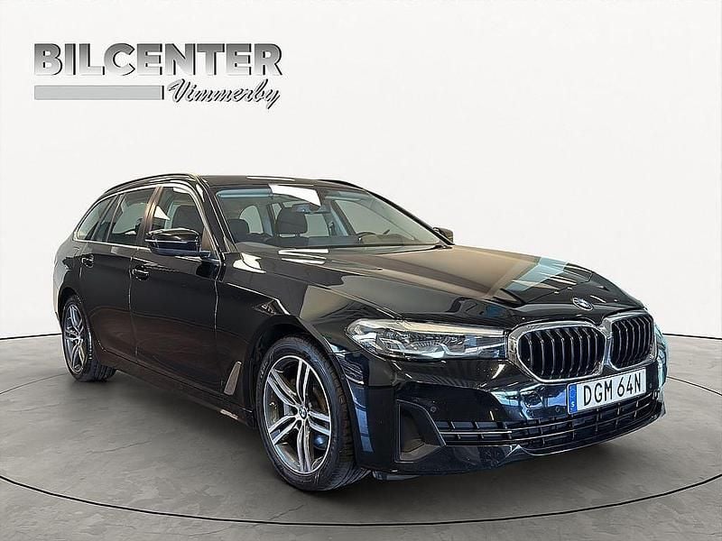 Svart Begagnad 2021 BMW 530e Kombi | 310 000 kr - Bild 1/4