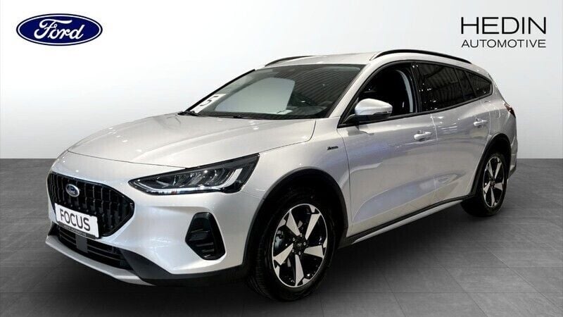 Moondust silver Begagnad 2024 Ford Focus Active Halvkombi | 249 900 kr (Lite dyr) - Bild 1/4