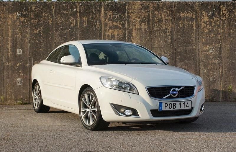 Vit Begagnad 2011 Volvo C70 Summum Cab | 169 900 kr (Marknadspris) - Bild 1/4