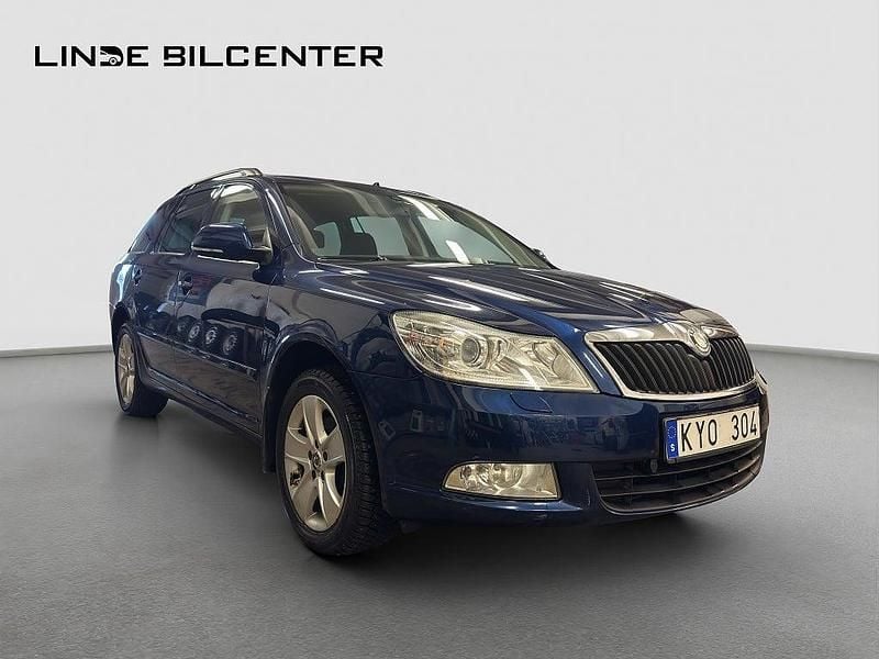 Begagnad Skoda Octavia Elegance 140 HK (102 kW) 2010 Blå Kombi