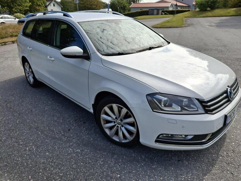Vit Begagnad 2012 VW Passat Kombi | 75 000 kr (Marknadspris) - Bild 1/4