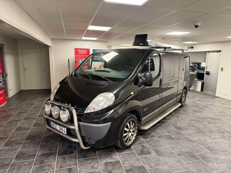 Svart Begagnad 2014 Renault Trafic Van | 79 700 kr (Marknadspris) - Bild 1/4