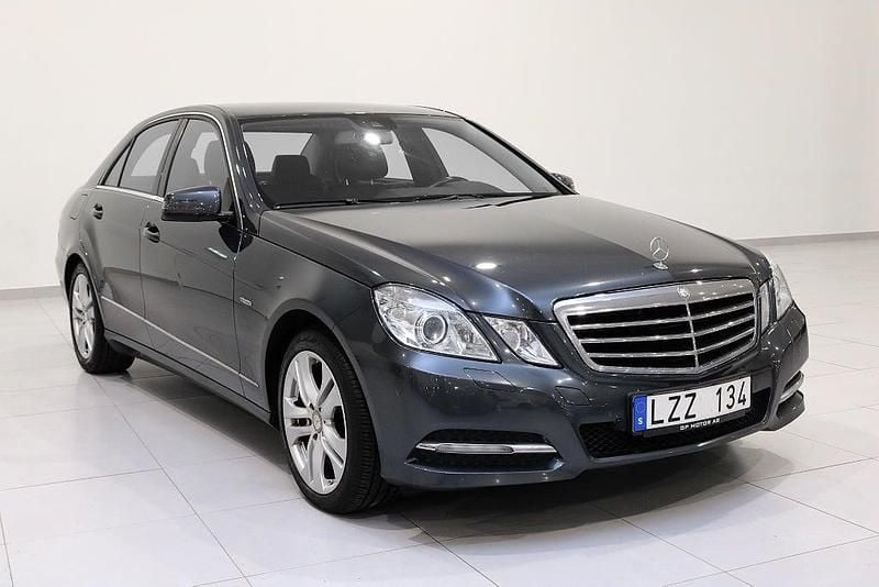 Grå Begagnad 2011 Mercedes E350 Avantgarde Sedan | 139 900 kr (Marknadspris) - Bild 1/4