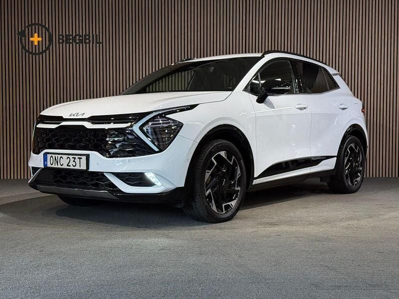 Vit Begagnad 2022 Kia Sportage GT-Line SUV | 348 900 kr (Bra pris) - Bild 1/4