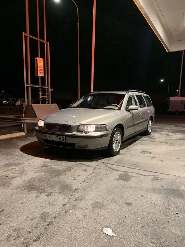Begagnad 2004 Volvo V70 Kombi | 25 000 kr (Marknadspris) - Bild 1/2
