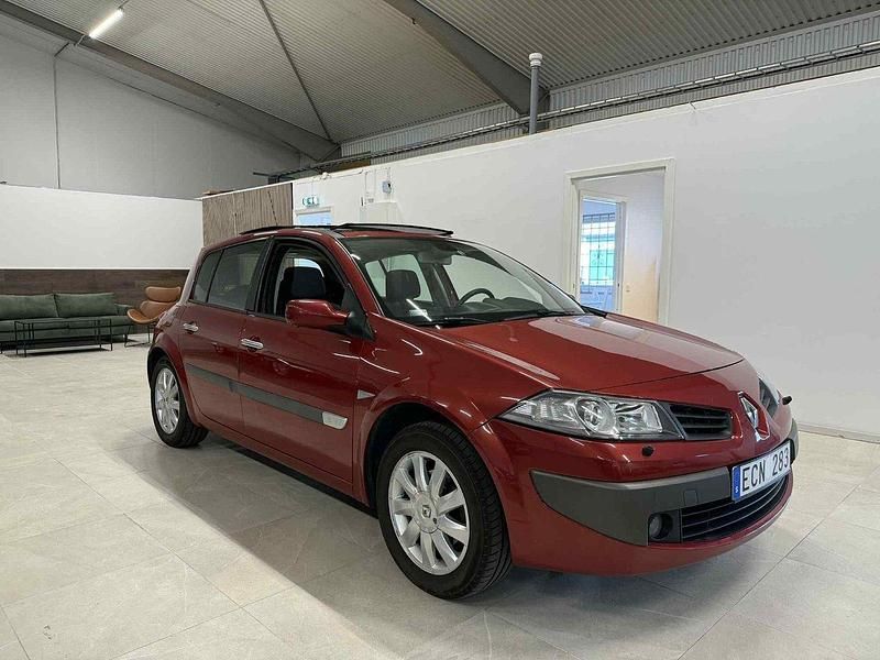 Röd Begagnad 2006 Renault Mégane II Halvkombi | 49 900 kr - Bild 1/4