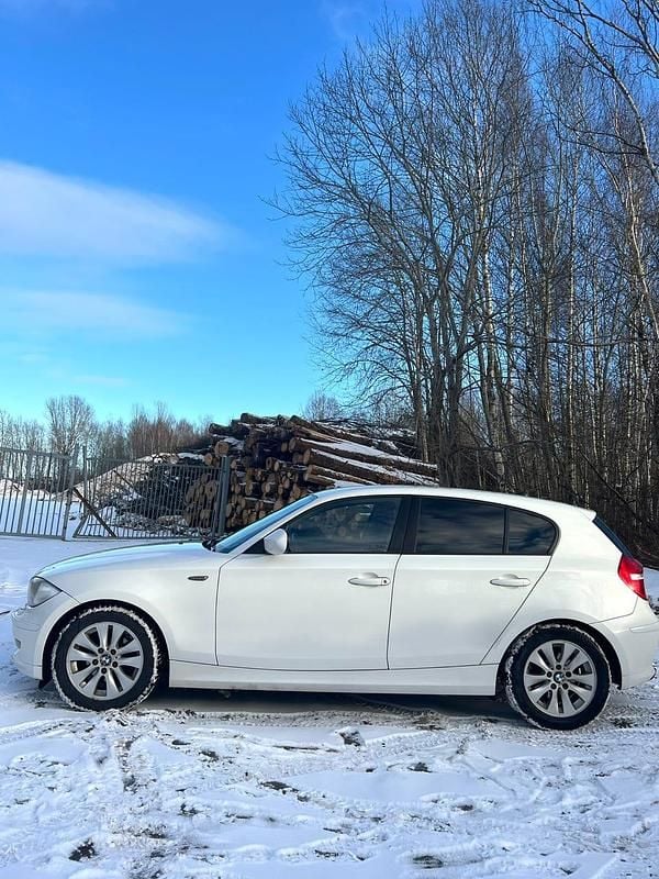 Begagnad BMW 116 122 HK (89 kW) 2010 Halvkombi