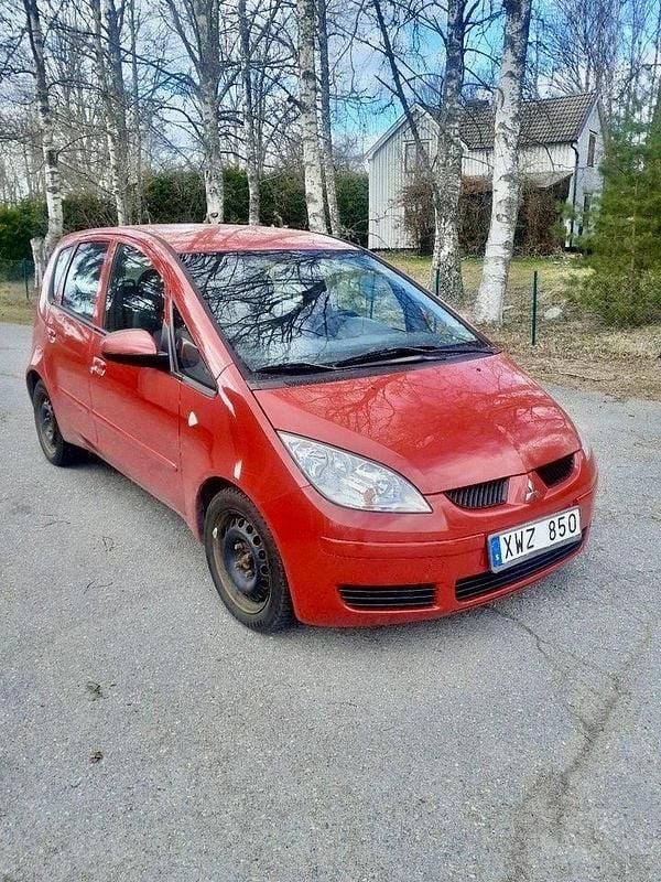 Röd Begagnad 2006 Mitsubishi Colt Halvkombi | 22 000 kr (Lite dyr) - Bild 1/4