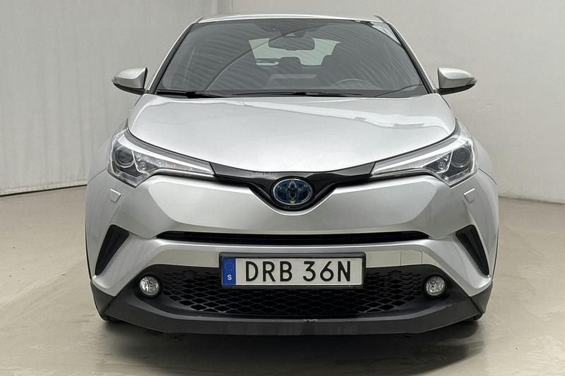 Begagnad Toyota C-HR Active 122 HK (89 kW) 2019 Silver SUV