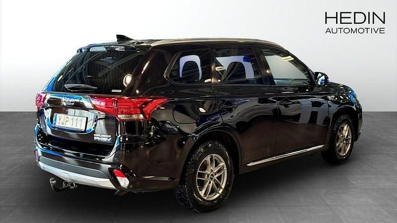 Begagnad Mitsubishi Outlander 203 HK (149 kW) 2016 Svart SUV