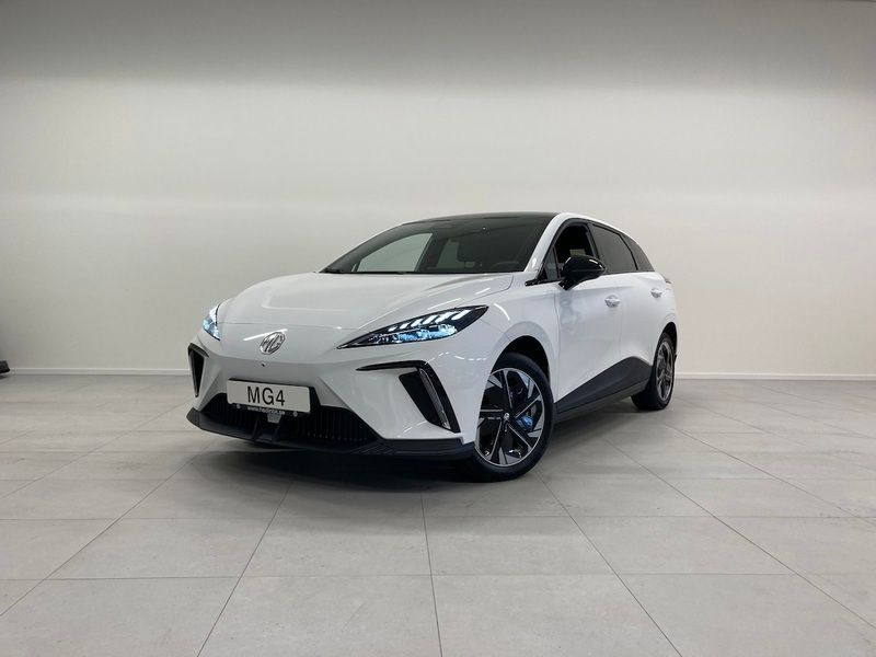 Begagnad MG MG4 EV Luxury 151 kW (206 HK) 2022 Vit Halvkombi
