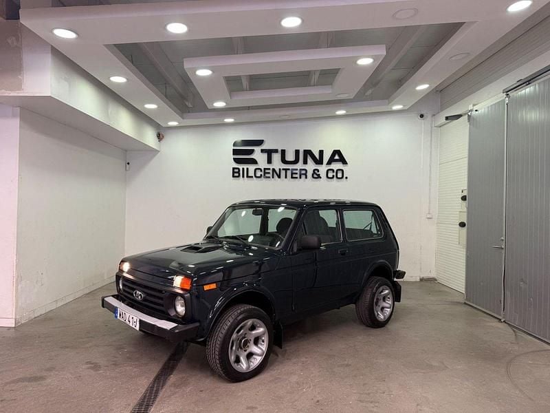 Mörkgrön (grön) Begagnad 2018 Lada niva SUV | 69 900 kr - Bild 1/4