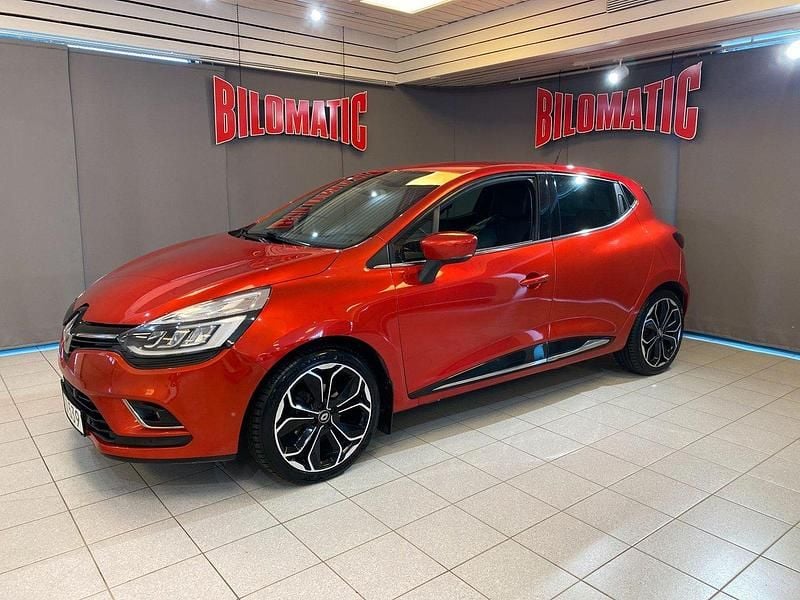 Röd Begagnad 2018 Renault Clio IV Intens Halvkombi | 89 000 kr (Marknadspris) - Bild 1/4