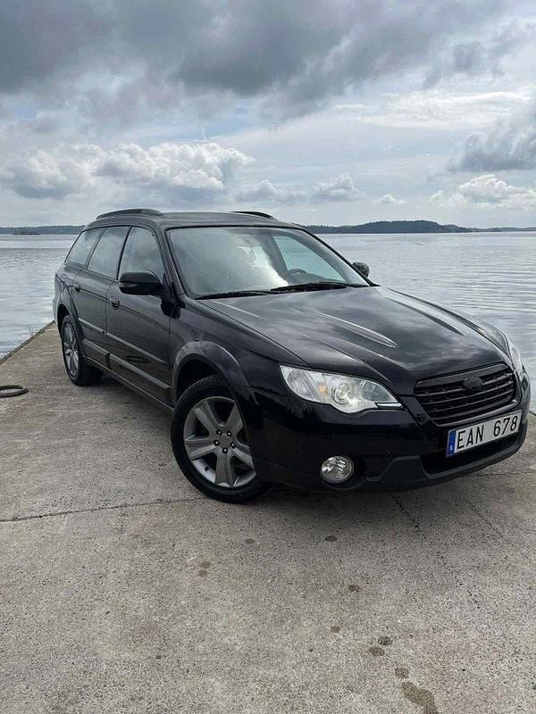 Svart Begagnad 2009 Subaru Outback SUV | 49 900 kr (Bra pris) - Bild 1/4