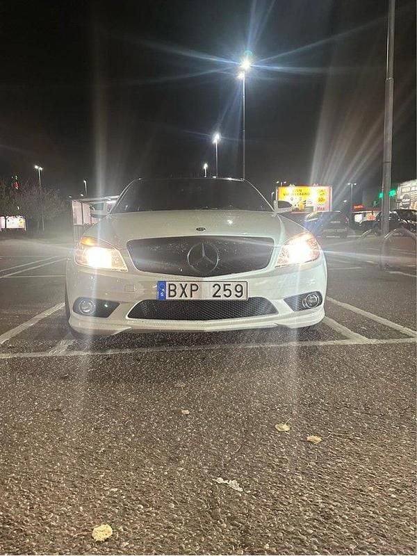 Begagnad Mercedes C350 272 HK (200 kW) 2008 Vit Sedan