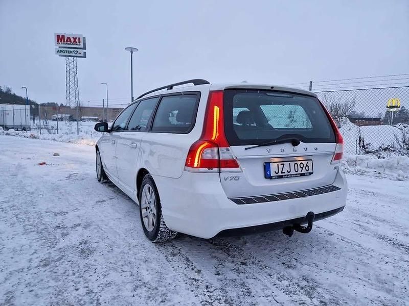 Begagnad Volvo V70 Kinetic 150 HK (110 kW) 2016 Vit Kombi